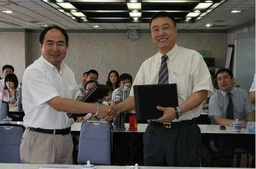 致远协同研究院执行院长刘古泉先生和中电进出口公司副总裁曲惠民先生参加了会议